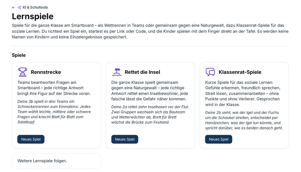 Screenshot SchulDialogPlus: Seite „Lernspiele“ mit den drei Karten Rennstrecke, Rettet die Insel und Klassenrat-Spiele, jeweils mit Kurzbeschreibung, Beispiel und der Schaltfläche „Neues Spiel“